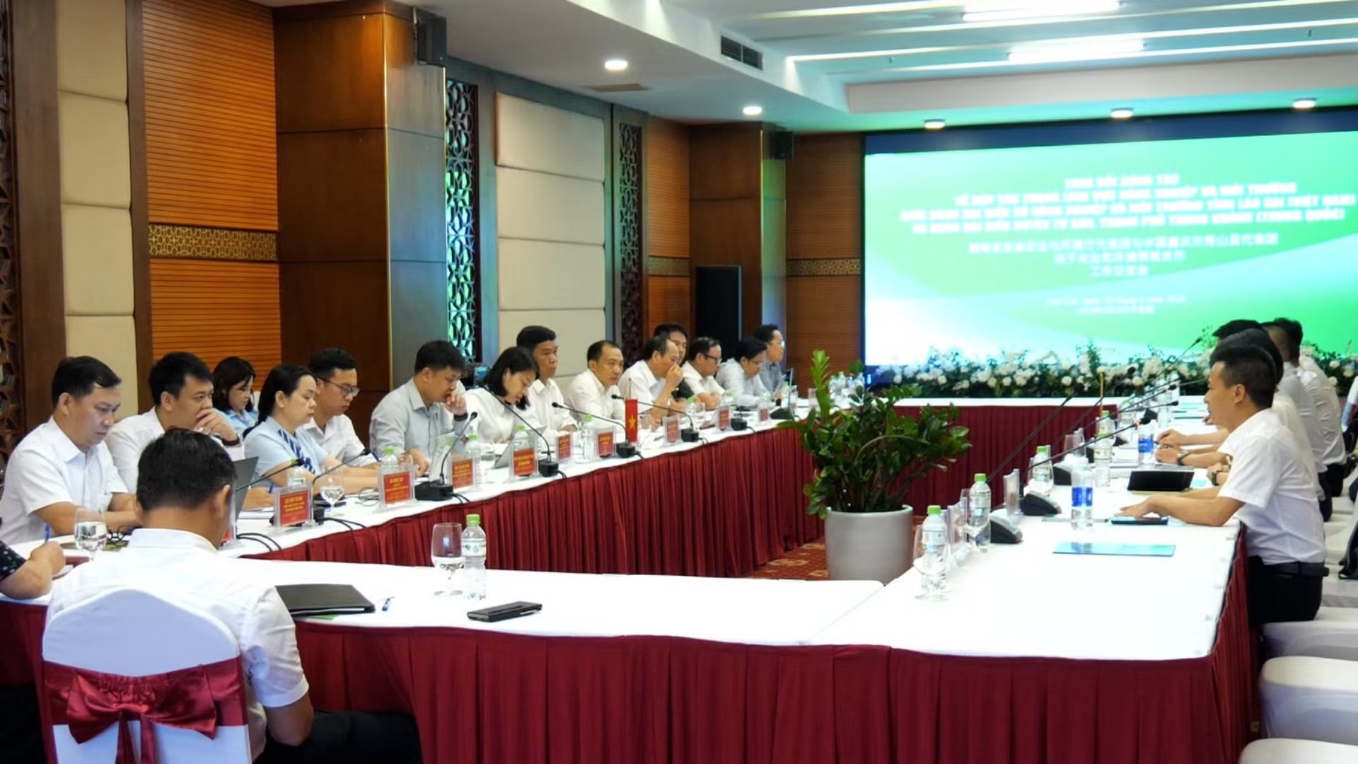Đẩy mạnh hợp tác nông nghiệp và môi trường giữa Lào Cai và huyện Tú Sơn