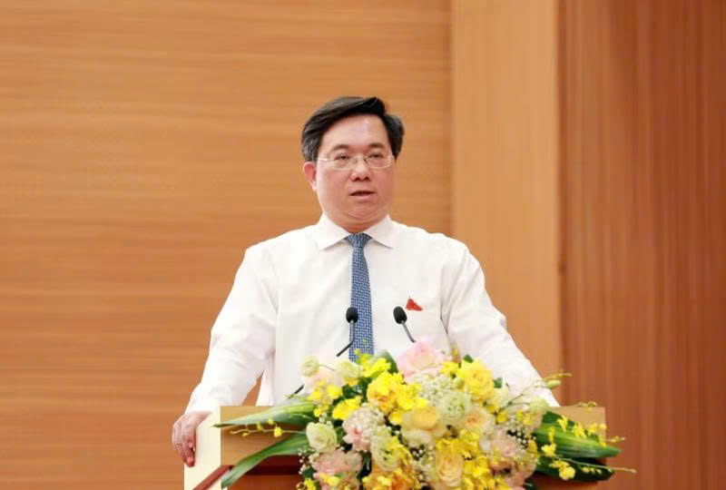 Chủ tịch UBND tỉnh Phú Thọ Trần Duy Đông. Chủ tịch UBND tỉnh Phú Thọ Trần Duy Đông.