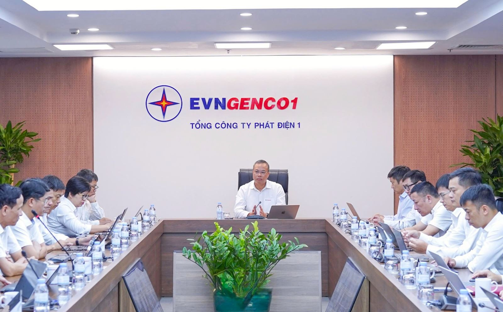 Tổng Gi&aacute;m đốc L&ecirc; Hải Đăng chủ tr&igrave; Hội nghị sơ kết c&ocirc;ng t&aacute;c 6 th&aacute;ng đầu năm v&agrave; triển khai nhiệm vụ c&aacute;c th&aacute;ng cuối năm 2026 của EVNGENCO1
