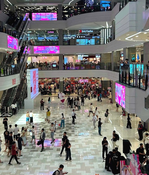Bên trong khu vực UNIQLO AEON MALL Thanh Khê Bên trong khu vực UNIQLO AEON MALL Thanh Khê
