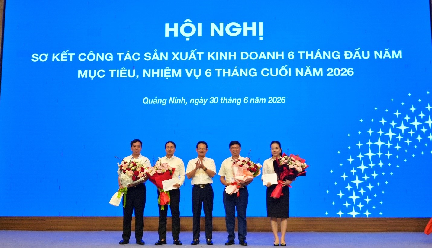 EVNNPC nỗ lực vượt khó, bảo đảm cung ứng điện an toàn, ổn định