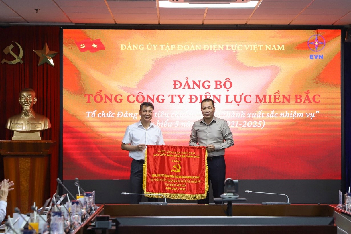 Đảng bộ Tổng công ty Điện lực miền Bắc vinh dự được Ban Chấp hành Đảng bộ Chính phủ trao tặng Cờ thi đua vì đạt danh hiệu Đảng bộ Tổng công ty Điện lực miền Bắc vinh dự được Ban Chấp hành Đảng bộ Chính phủ trao tặng Cờ thi đua vì đạt danh hiệu