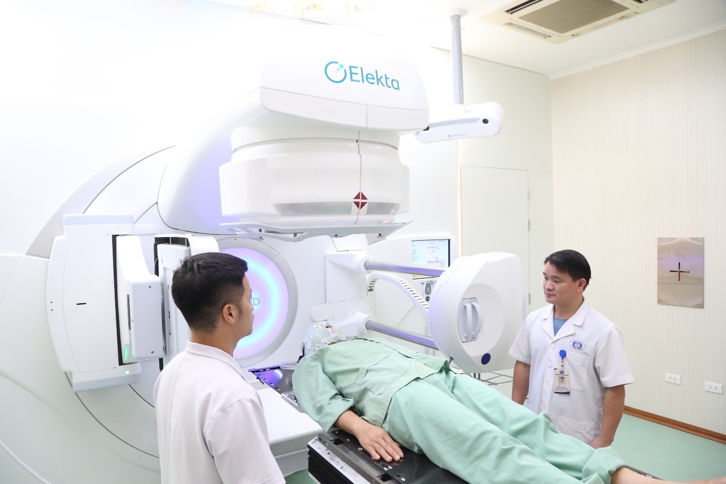 Hệ thống máy xạ trị Versa HD thế hệ mới được trang bị từ năm 2025, góp phần nâng cao hiệu quả điều trị ung thư tại Trung tâm Hệ thống máy xạ trị Versa HD thế hệ mới được trang bị từ năm 2025, góp phần nâng cao hiệu quả điều trị ung thư tại Trung tâm