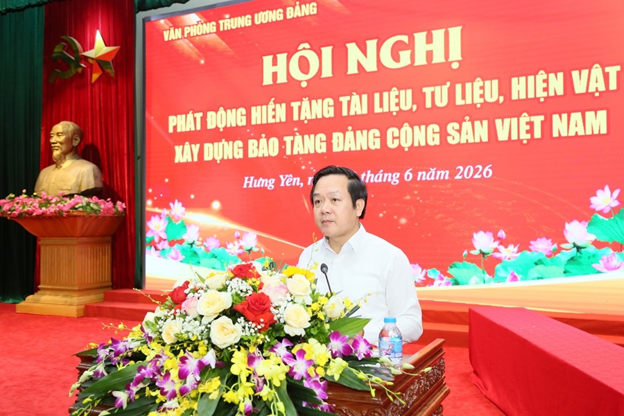Ông Phạm Quang Ngọc, Ủy viên Ban Chấp hành Trung ương Đảng, Bí thư tỉnh Hưng Yên phát biểu tại hội nghị. Ông Phạm Quang Ngọc, Ủy viên Ban Chấp hành Trung ương Đảng, Bí thư tỉnh Hưng Yên phát biểu tại hội nghị.