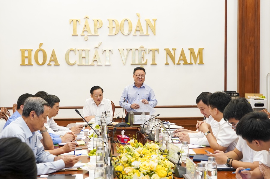 &Ocirc;ng Vũ Mạnh H&ugrave;ng - Vụ trưởng Vụ Kinh tế ng&agrave;nh, Ban Ch&iacute;nh s&aacute;ch, Chiến lược Trung ương
