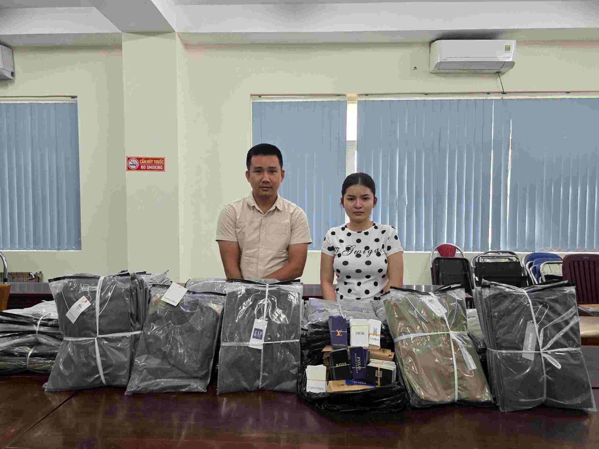 TP.HCM: Khởi tố hai bị can điều hành cơ sở M888com link hiện đang mở hơn 14.000 áo thun giả mạo nhãn hiệu