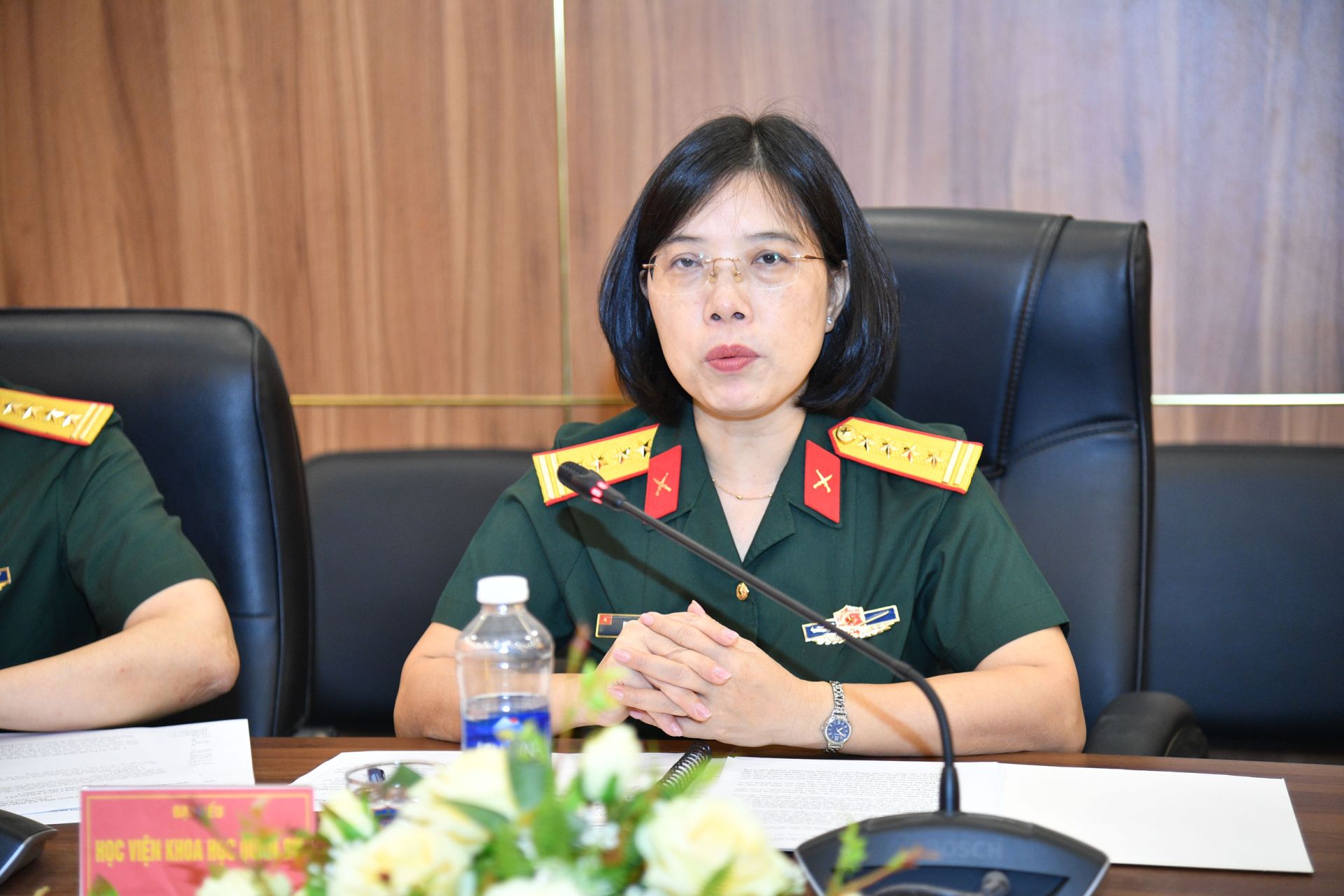 Đại t&aacute;, PGS, TS Nguyễn Thu Hạnh - Ph&oacute; Gi&aacute;m đốc Học viện Khoa học Qu&acirc;n sự ph&aacute;t biểu tại Hội nghị.