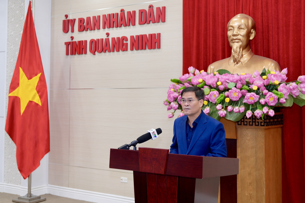 Ông Bùi Văn Khắng, Phó Bí thư Tỉnh ủy, Chủ tịch UBND tỉnh Quảng Ninh, chủ trì phiên họp Ông Bùi Văn Khắng, Phó Bí thư Tỉnh ủy, Chủ tịch UBND tỉnh Quảng Ninh, chủ trì phiên họp