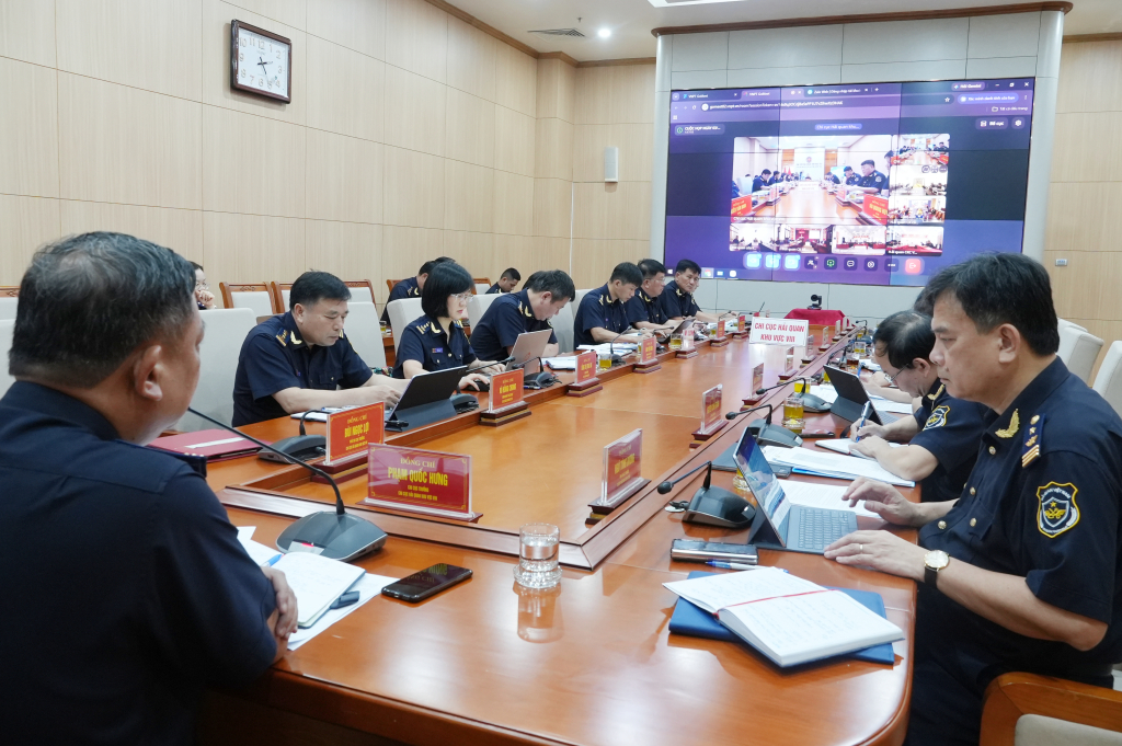 Hội nghị được tổ chức theo hình thức trực tiếp kết hợp trực tuyến đến tất cả các đơn vị trực thuộc Hội nghị được tổ chức theo hình thức trực tiếp kết hợp trực tuyến đến tất cả các đơn vị trực thuộc