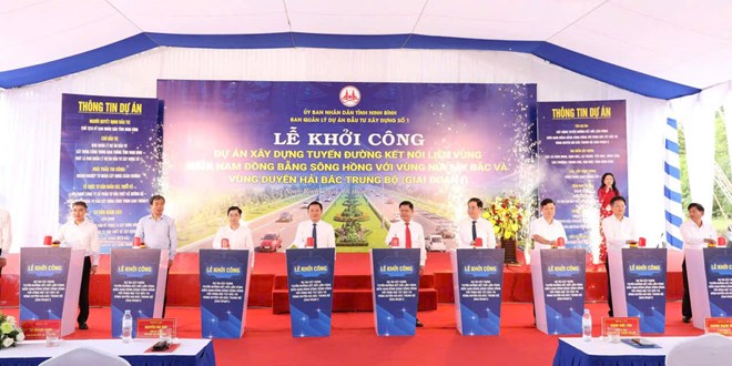 Các đại biểu ấn nút khởi công Dự án đầu tư xây dựng tuyến đường kết nối liên vùng tại Ninh Bình Các đại biểu ấn nút khởi công Dự án đầu tư xây dựng tuyến đường kết nối liên vùng tại Ninh Bình