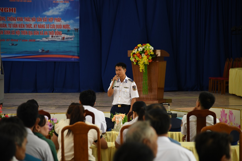 Trung t&aacute; V&otilde; Văn Thanh - tập huấn, tư vấn kiến thức, kỹ năng sơ cứu đuối nước, cứu nạn tr&ecirc;n biển