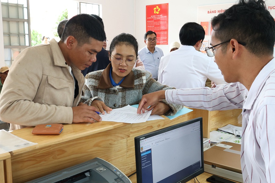 Việc ứng dụng nhận diện thương hiệu được gắn kết chặt chẽ với công tác cải cách hành chính, lấy sự hài lòng của người dân và doanh nghiệp làm thước đo hiệu quả của thương hiệu. Việc ứng dụng nhận diện thương hiệu được gắn kết chặt chẽ với công tác cải cách hành chính, lấy sự hài lòng của người dân và doanh nghiệp làm thước đo hiệu quả của thương hiệu.