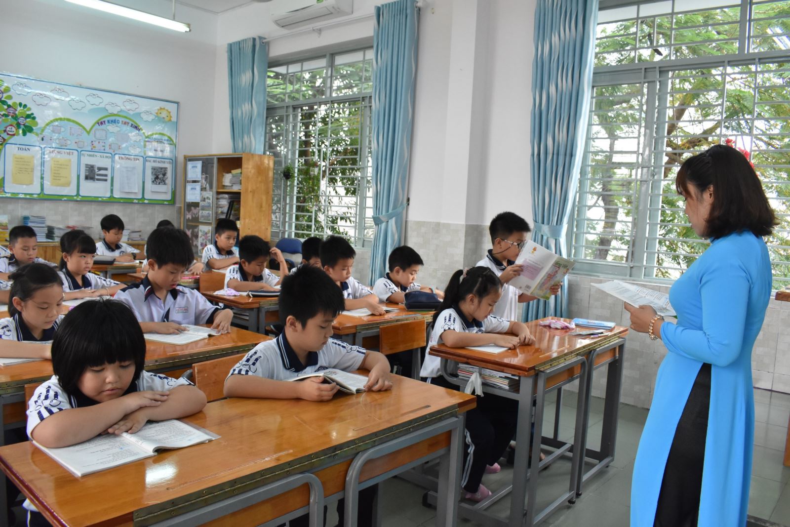 TPHCM đã phát động chiến dịch thi đua TPHCM đã phát động chiến dịch thi đua