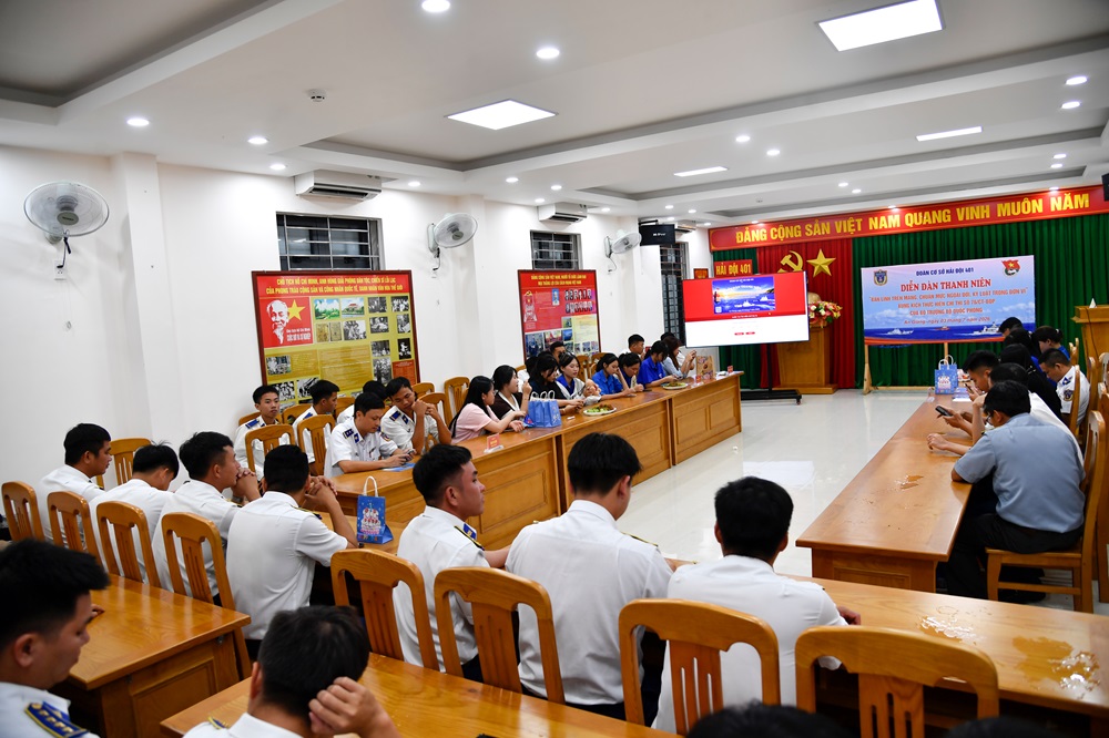 Quang cảnh Diễn đàn thanh niên xung kích thực hiện Chỉ thị 76 của Đoàn cơ sở Hải đội 401 Quang cảnh Diễn đàn thanh niên xung kích thực hiện Chỉ thị 76 của Đoàn cơ sở Hải đội 401