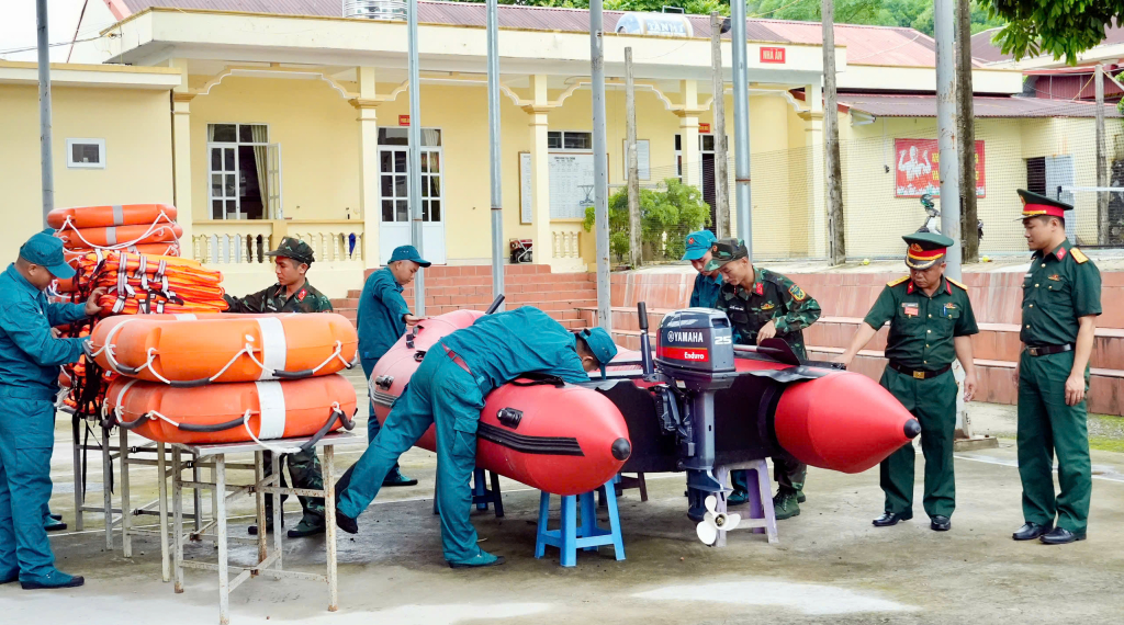 Lực lượng vũ trang tỉnh Quảng Ninh huy động gần 4.000 cán bộ, chiến sĩ sẵn sàng ứng phó bão số 1