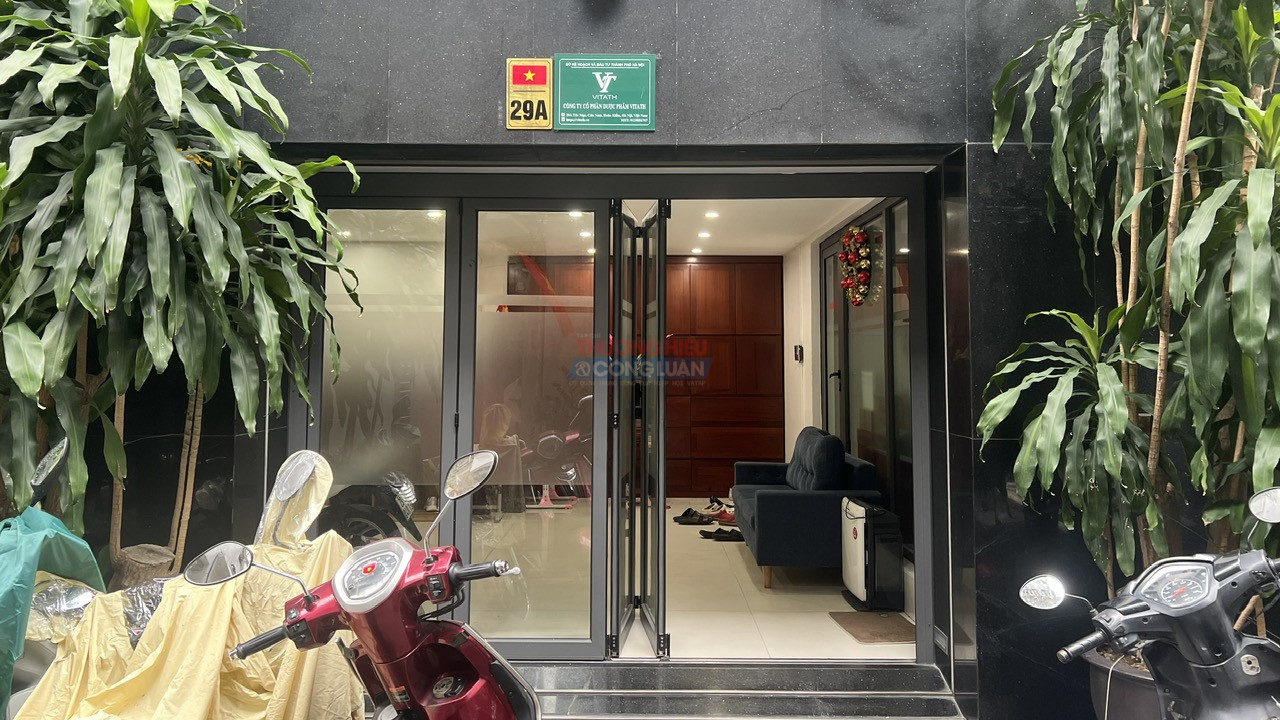 f f