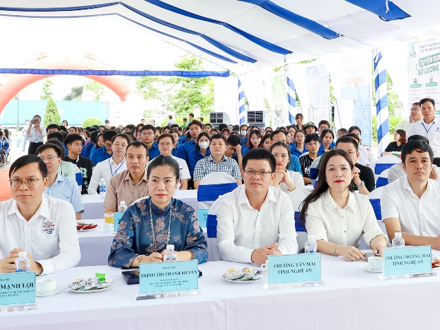 Các đại biểu tham dự ngày hội việc làm. Các đại biểu tham dự ngày hội việc làm.
