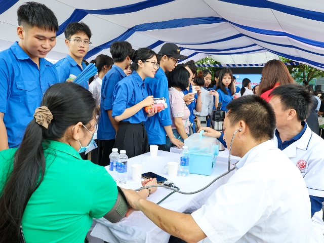 Nghệ An: Hơn 700 lao động tham gia Ngày hội việc làm tại Khu công nghiệp Hoàng Mai I