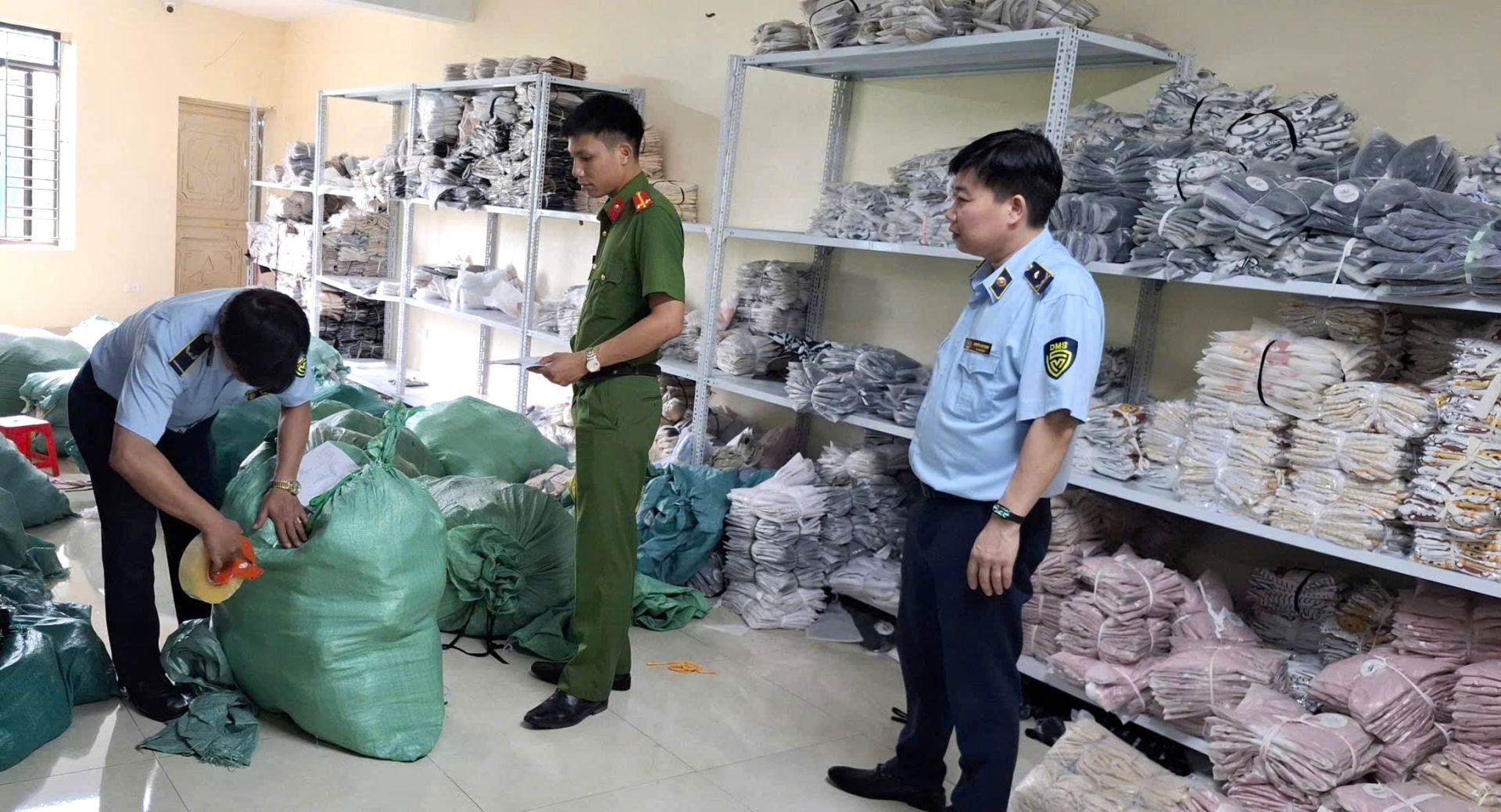 Ninh Bình tăng cường phối hợp đấu tranh phòng, chống buôn lậu, hàng giả
