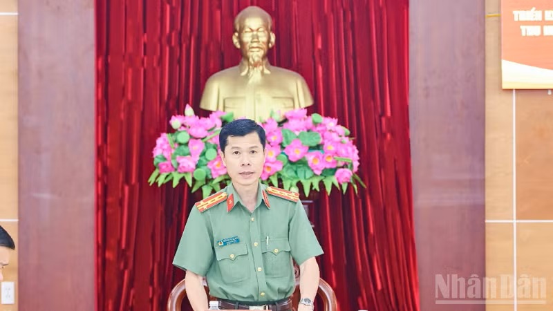 Đại tá Nguyễn Thanh Bình, Phó Giám đốc Công an thành phố Cần Thơ phát biểu chỉ đạo tại hội nghị Đại tá Nguyễn Thanh Bình, Phó Giám đốc Công an thành phố Cần Thơ phát biểu chỉ đạo tại hội nghị