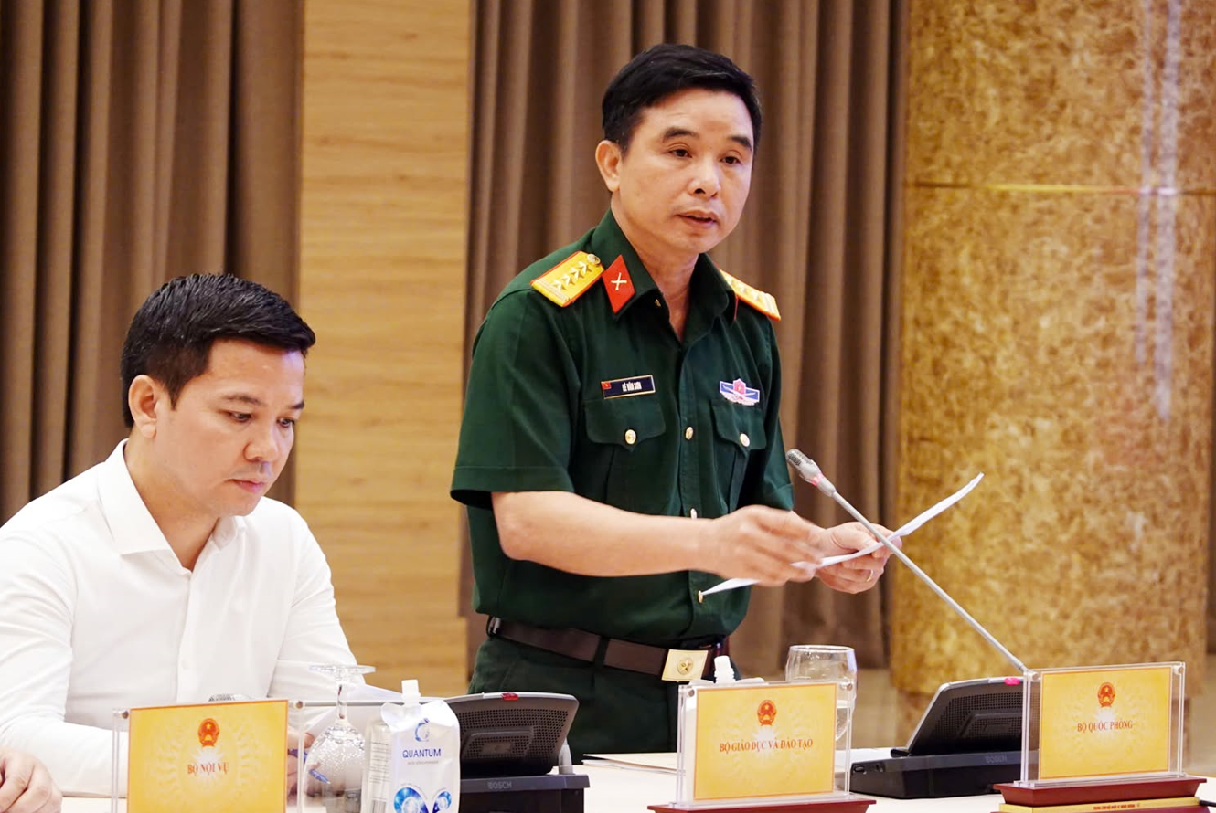 Đại t&aacute; L&ecirc; Văn Sơn, Ph&oacute; Cục trưởng Cục Ch&iacute;nh s&aacute;ch - X&atilde; hội, Tổng cục Ch&iacute;nh trị Qu&acirc;n đội nh&acirc;n d&acirc;n Việt Nam, Ph&oacute; Ch&aacute;nh Văn ph&ograve;ng Ban Chỉ đạo quốc gia về t&igrave;m kiếm, quy tập v&agrave; x&aacute;c định danh t&iacute;nh h&agrave;i cốt liệt sĩ. Ảnh: Thuỳ Anh VTV