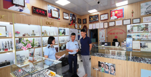 Bắc Ninh: Đồng loạt xử lý 23 cơ sở kinh doanh, thu giữ hơn 1.700 kính mắt giả mạo nhãn hiệu