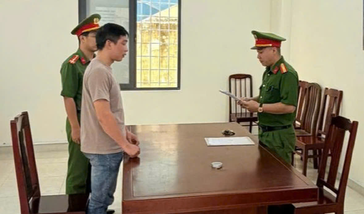 Khởi tố đối tượng kinh doanh gần 4.000 đôi giày, dép giả mạo nhiều thương hiệu nổi tiếng