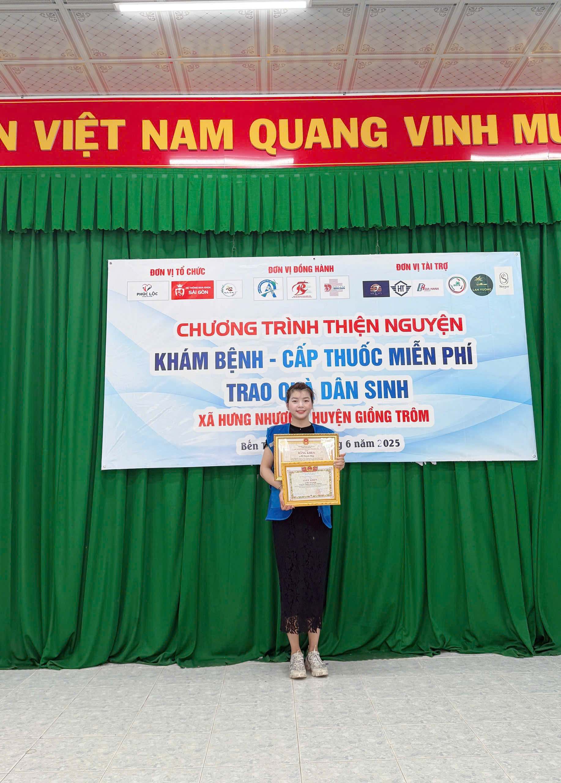Chị Lương Thục Nghi được vinh danh trong hoạt động thiện nguyện Chị Lương Thục Nghi được vinh danh trong hoạt động thiện nguyện