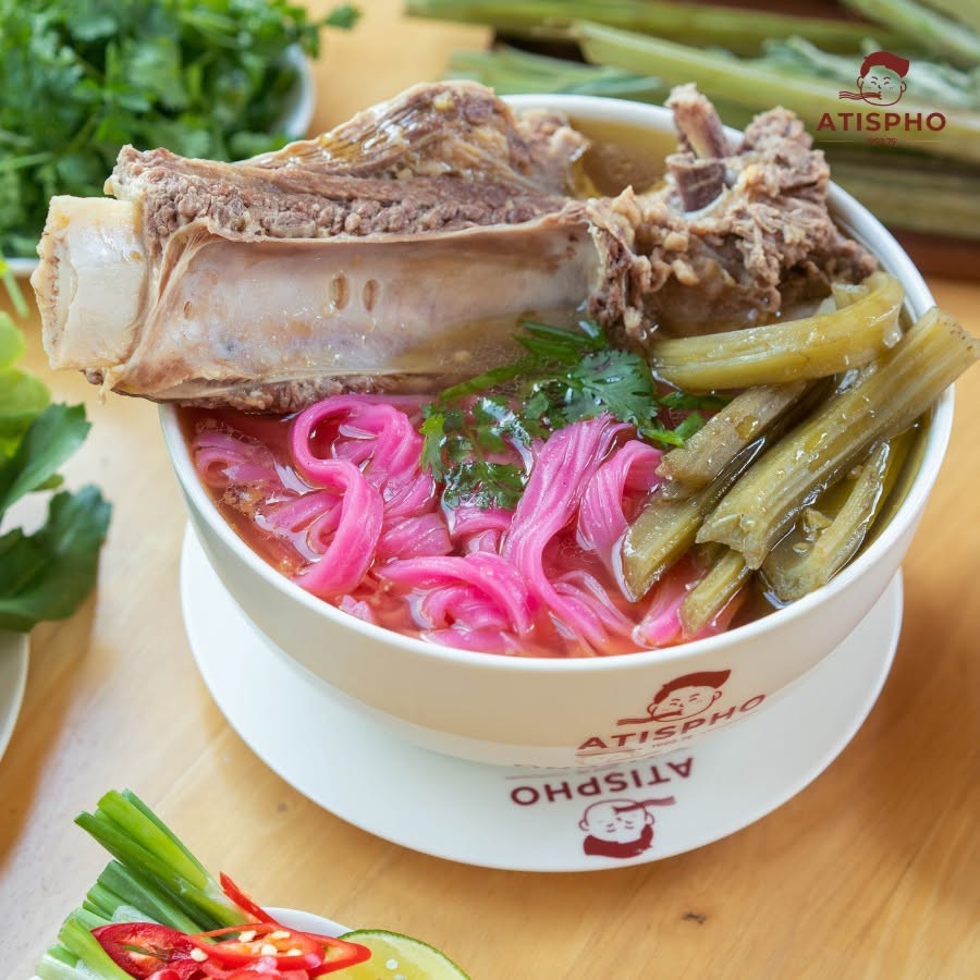 Atisô là thành phần chủ đạo xuất hiện xuyên suốt trong tô phở Atispho. Atisô là thành phần chủ đạo xuất hiện xuyên suốt trong tô phở Atispho.