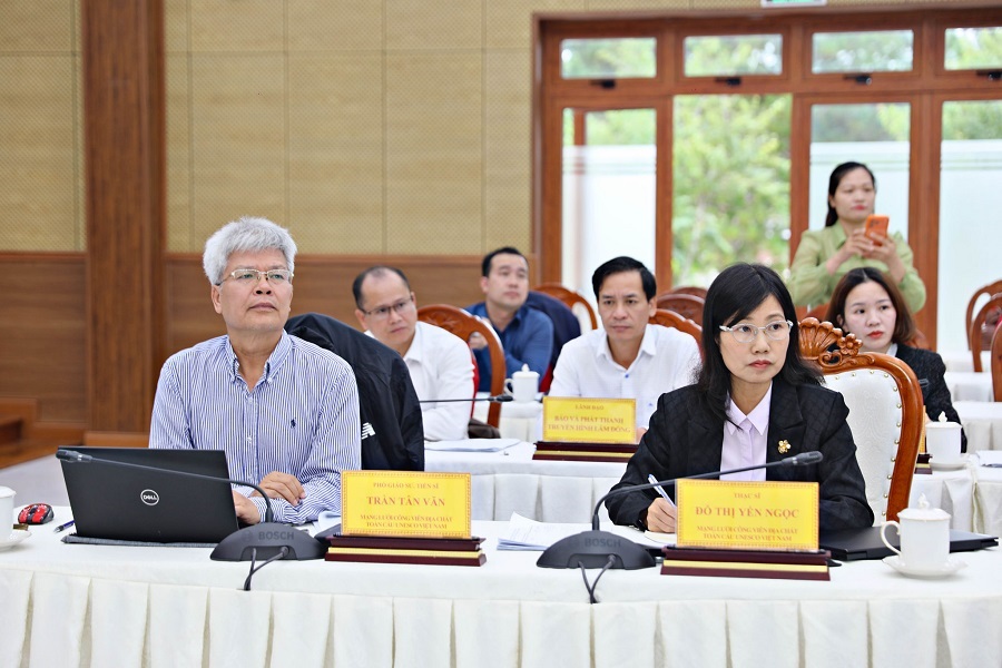 Các chuyên gia Mạng lưới Công viên địa chất toàn cầu UNESCO Việt Nam tham dự cuộc họp. Ảnh: Chính Thành Các chuyên gia Mạng lưới Công viên địa chất toàn cầu UNESCO Việt Nam tham dự cuộc họp. Ảnh: Chính Thành