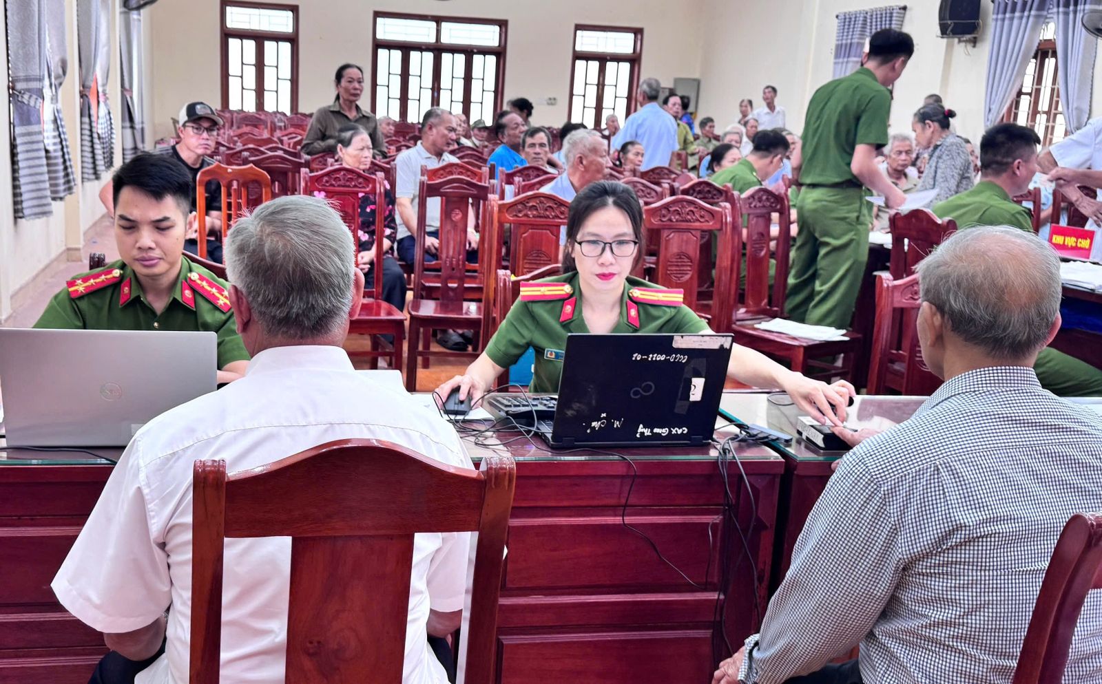 Công an xã Giao Thủy đẩy mạnh thu nhận mẫu ADN thân nhân liệt sĩ