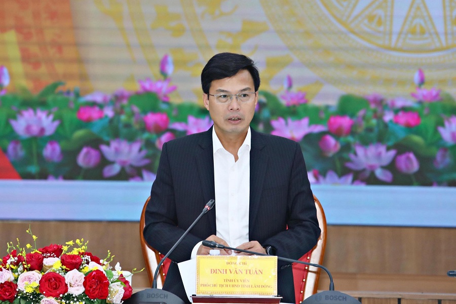 Đồng chí Đinh Văn Tuấn, Tỉnh ủy viên, Phó Chủ tịch UBND tỉnh, Trưởng Ban Chỉ đạo xây dựng và phát triển Công viên địa chất toàn cầu UNESCO Đắk Nông phát biểu kết luận cuộc họp. Ảnh: Chính Thành Đồng chí Đinh Văn Tuấn, Tỉnh ủy viên, Phó Chủ tịch UBND tỉnh, Trưởng Ban Chỉ đạo xây dựng và phát triển Công viên địa chất toàn cầu UNESCO Đắk Nông phát biểu kết luận cuộc họp. Ảnh: Chính Thành