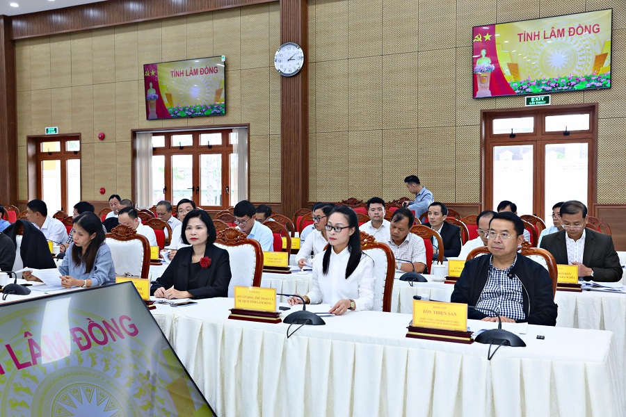 Lãnh đạo các sở, ngành là thành viên Ban Chỉ đạo xây dựng và phát triển Công viên địa chất toàn cầu UNESCO Đắk Nông, tỉnh Lâm Đồng. Lãnh đạo các sở, ngành là thành viên Ban Chỉ đạo xây dựng và phát triển Công viên địa chất toàn cầu UNESCO Đắk Nông, tỉnh Lâm Đồng.