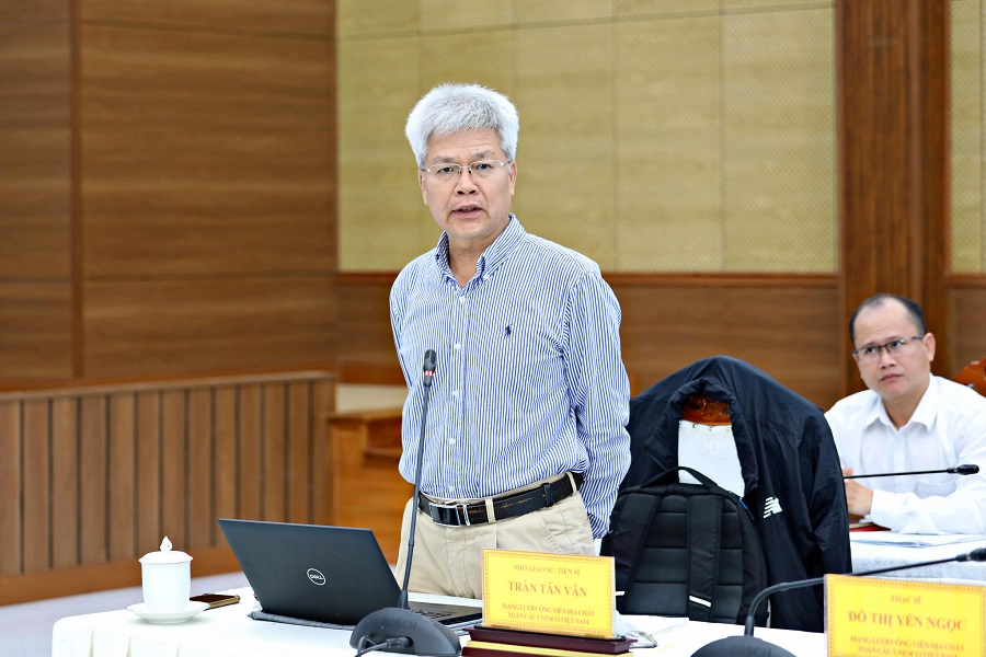 PGS.TS Trần Tân Văn, Chủ tịch Mạng lưới Công viên địa chất toàn cầu UNESCO Việt Nam cho rằng, các di sản trong vùng Công viên Địa chất toàn cầu UNESCO Đắk Nông cần được khai thác một cách sinh động, hiệu quả, trở thành động lực phát triển kinh tế - xã hội. Ảnh: Hạ Chúc PGS.TS Trần Tân Văn, Chủ tịch Mạng lưới Công viên địa chất toàn cầu UNESCO Việt Nam cho rằng, các di sản trong vùng Công viên Địa chất toàn cầu UNESCO Đắk Nông cần được khai thác một cách sinh động, hiệu quả, trở thành động lực phát triển kinh tế - xã hội. Ảnh: Hạ Chúc