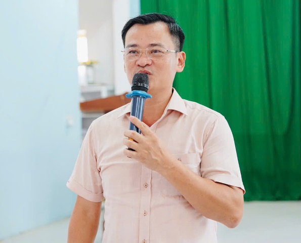 Ông Bùi Nguyễn Hồng Hải, Phó Chủ tịch UBND phường Hải Vân phát biểu tại hội nghị. Ông Bùi Nguyễn Hồng Hải, Phó Chủ tịch UBND phường Hải Vân phát biểu tại hội nghị.