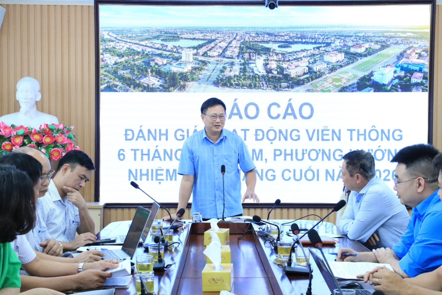 Đồng chí Vũ Xuân Thành, Phó Giám đốc Sở Khoa học và Công nghệ phát biểu chỉ đạo hội nghị. Đồng chí Vũ Xuân Thành, Phó Giám đốc Sở Khoa học và Công nghệ phát biểu chỉ đạo hội nghị.