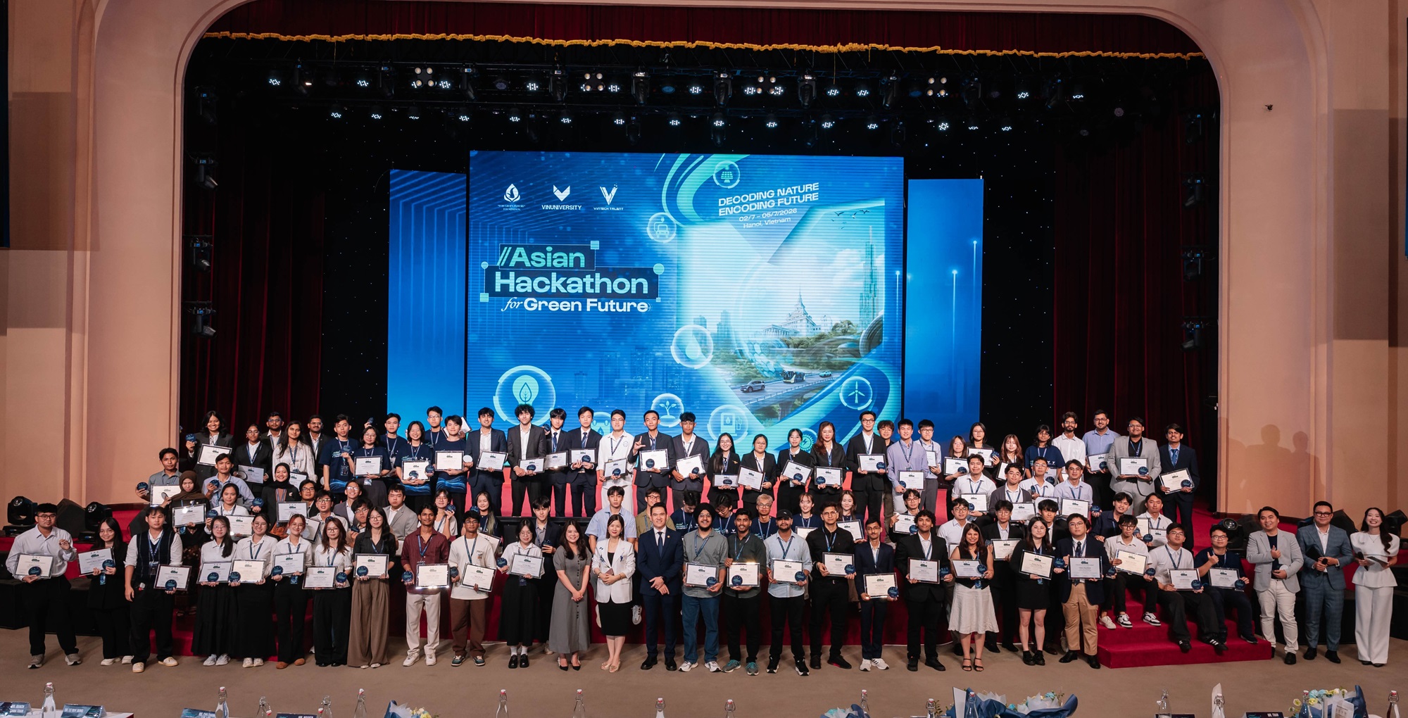 Gần 100 thí sinh thuộc 30 đội xuất sắc nhất mùa 1 cuộc thi Asian Hackathon for Green Future đã tập trung tại VinUni để cùng tranh tài. Ảnh: BTC. Gần 100 thí sinh thuộc 30 đội xuất sắc nhất mùa 1 cuộc thi Asian Hackathon for Green Future đã tập trung tại VinUni để cùng tranh tài. Ảnh: BTC.