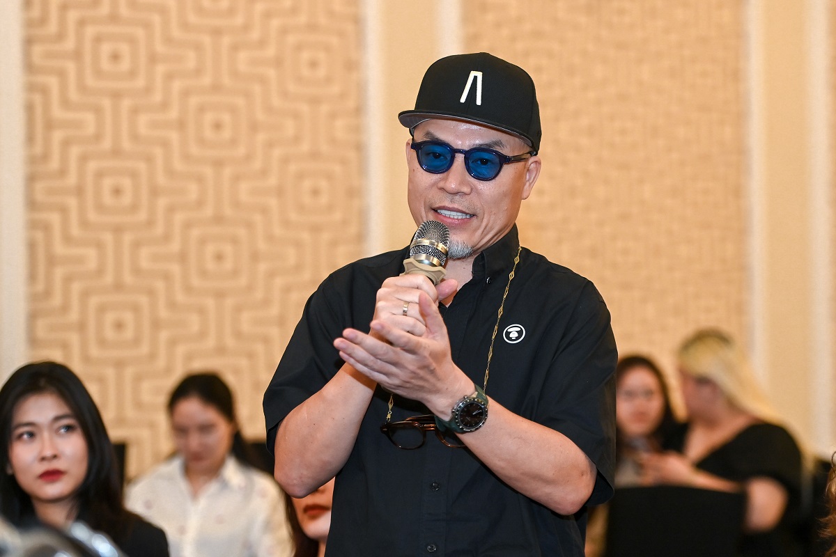 Nhạc sĩ Huy Tuấn và ca sĩ Hà Lê bày tỏ ấn tượng với Vinpearl Theatre, đánh giá cao vai trò tiên phong của Vingroup trong việc xây dựng hạ tầng và các sản phẩm văn hóa du lịch đột phá. Nhạc sĩ Huy Tuấn và ca sĩ Hà Lê bày tỏ ấn tượng với Vinpearl Theatre, đánh giá cao vai trò tiên phong của Vingroup trong việc xây dựng hạ tầng và các sản phẩm văn hóa du lịch đột phá.