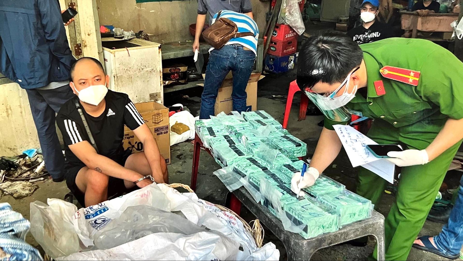 Cảnh giác thủ đoạn vận chuyển ma túy qua dịch vụ chuyển phát