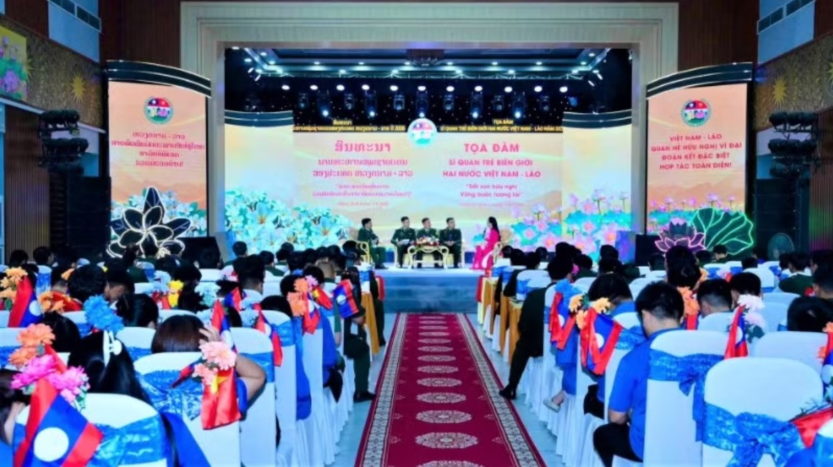 Tối 4/7, tại Nghệ An, Bộ Tư lệnh Bộ đội Biên phòng Việt Nam và Bộ Tư lệnh Bộ đội Biên phòng Quân đội nhân dân Lào phối hợp tổ chức Chương trình giao lưu, tọa đàm sĩ quan trẻ biên giới hai nước Việt Nam-Lào năm 2026 với chủ đề “Sắt son hữu nghị-Vững bước tương lai”. Tối 4/7, tại Nghệ An, Bộ Tư lệnh Bộ đội Biên phòng Việt Nam và Bộ Tư lệnh Bộ đội Biên phòng Quân đội nhân dân Lào phối hợp tổ chức Chương trình giao lưu, tọa đàm sĩ quan trẻ biên giới hai nước Việt Nam-Lào năm 2026 với chủ đề “Sắt son hữu nghị-Vững bước tương lai”.