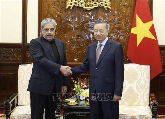 Tổng B&iacute; thư, Chủ tịch nước T&ocirc; L&acirc;m với Đại sứ Cộng h&ograve;a Hồi gi&aacute;o Iran Akbar Ghasemi Ali Abadi. Ảnh: Thống Nhất/TTXVN