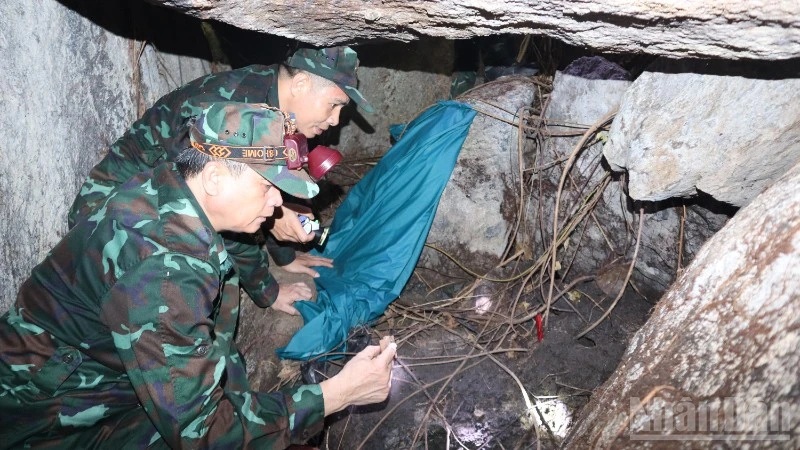 Bộ Chỉ huy Quân sự thành phố Đà Nẵng tìm kiếm, quy tập hài cốt liệt sĩ tại hang Đá Sập Bộ Chỉ huy Quân sự thành phố Đà Nẵng tìm kiếm, quy tập hài cốt liệt sĩ tại hang Đá Sập