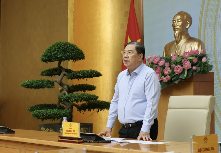 Phó Thủ tướng Thường trực đề nghị các đại biểu tập trung đánh giá công tác chống buôn lậu, gian lận thương mại và hàng giả 6 tháng đầu năm 2026; kiểm điểm những việc đã làm được, chưa làm được - Ảnh: VGP/Phương Nguyên Phó Thủ tướng Thường trực đề nghị các đại biểu tập trung đánh giá công tác chống buôn lậu, gian lận thương mại và hàng giả 6 tháng đầu năm 2026; kiểm điểm những việc đã làm được, chưa làm được - Ảnh: VGP/Phương Nguyên