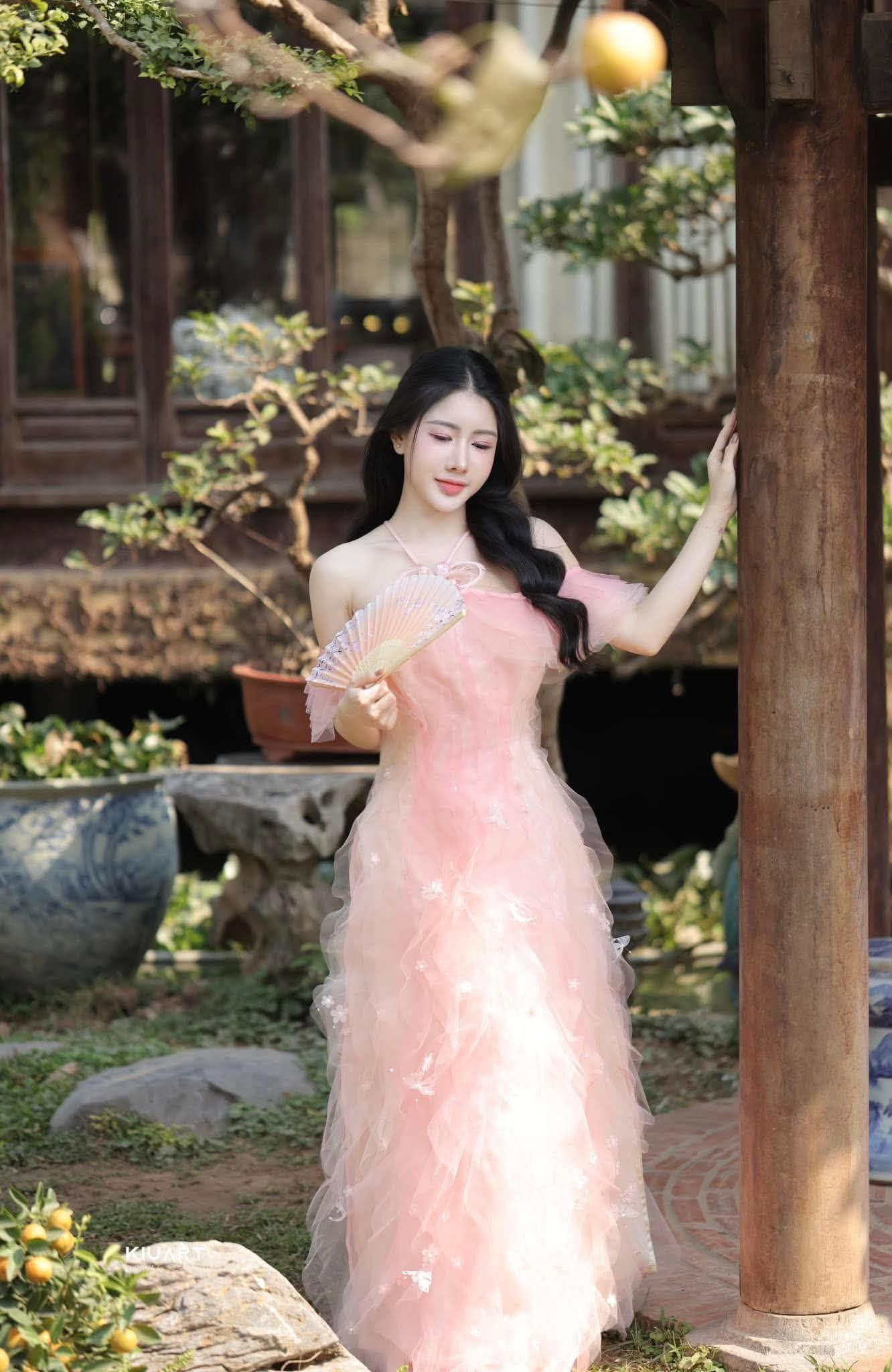 Nét duyên dáng của Lan Linh mang cảm giác bình yên Nét duyên dáng của Lan Linh mang cảm giác bình yên