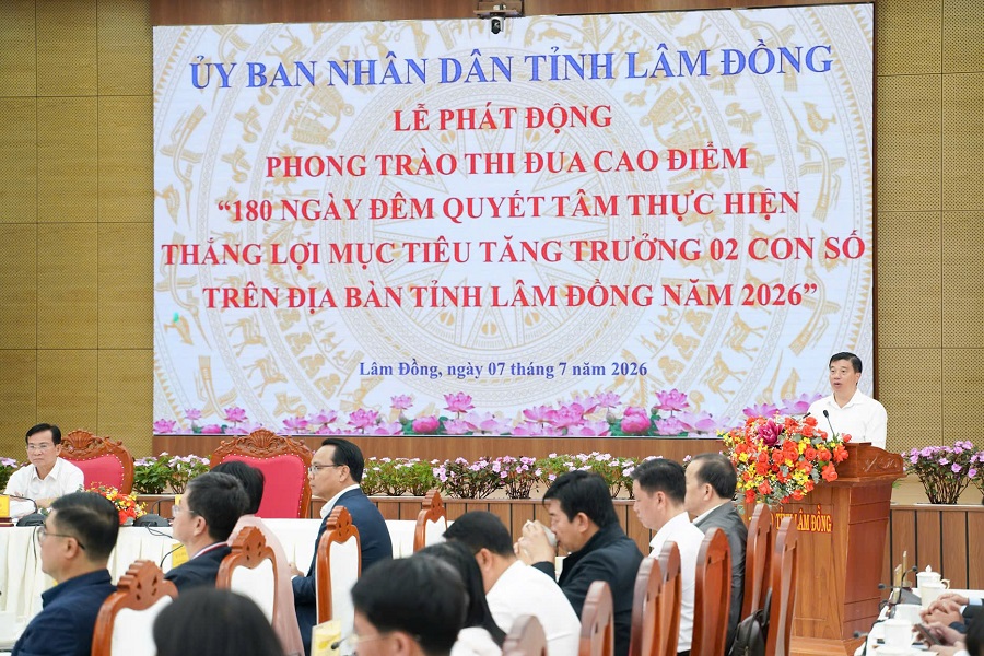 Đồng chí Y Thanh Hà Niê Kđăm, Ủy viên Ban Chấp hành Trung ương Đảng, Bí thư Tỉnh ủy, Trưởng đoàn ĐBQH tỉnh kêu gọi toàn thể cán bộ, đảng viên, cộng đồng doanh nghiệp và Nhân dân tỉnh nhà quyết tâm thực hiện thắng lợi phong trào thi đua cao điểm “180 ngày đêm quyết tâm thực hiện thắng lợi mục tiêu tăng trưởng 02 con số trên địa bàn tỉnh Lâm Đồng năm 2026” Đồng chí Y Thanh Hà Niê Kđăm, Ủy viên Ban Chấp hành Trung ương Đảng, Bí thư Tỉnh ủy, Trưởng đoàn ĐBQH tỉnh kêu gọi toàn thể cán bộ, đảng viên, cộng đồng doanh nghiệp và Nhân dân tỉnh nhà quyết tâm thực hiện thắng lợi phong trào thi đua cao điểm “180 ngày đêm quyết tâm thực hiện thắng lợi mục tiêu tăng trưởng 02 con số trên địa bàn tỉnh Lâm Đồng năm 2026”