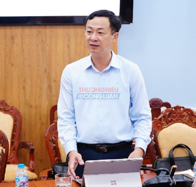 Ông Võ Mai Hưng, Phó Giám đốc Sở Công Thương Gia Lai báo cáo kết quả thực hiện Nghị quyết số 68-NQ/TW của Bộ Chính trị. Ảnh: KL Ông Võ Mai Hưng, Phó Giám đốc Sở Công Thương Gia Lai báo cáo kết quả thực hiện Nghị quyết số 68-NQ/TW của Bộ Chính trị. Ảnh: KL