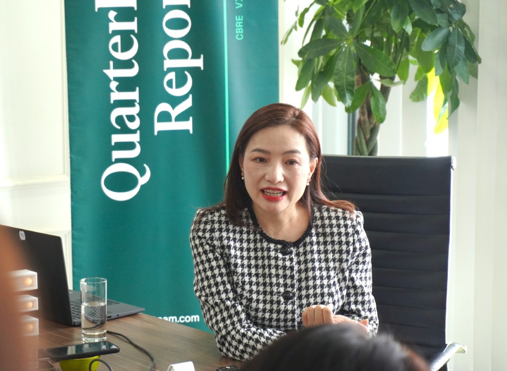 B&agrave; Dương Th&ugrave;y Dung, Gi&aacute;m đốc Điều h&agrave;nh CBRE Việt Nam