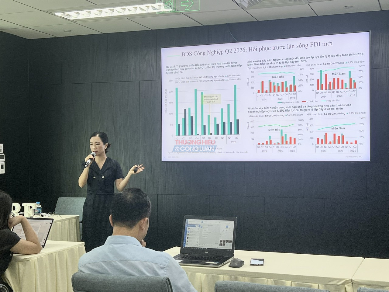 à Nguyễn Hoài An, Giám đốc cấp cao CBRE Hà Nội chia sẻ tại buổi họp báo công bố tiêu điểm thị trường bất động sản Hà Nội quý II/2026 (Ảnh: Thu Trang) à Nguyễn Hoài An, Giám đốc cấp cao CBRE Hà Nội chia sẻ tại buổi họp báo công bố tiêu điểm thị trường bất động sản Hà Nội quý II/2026 (Ảnh: Thu Trang)