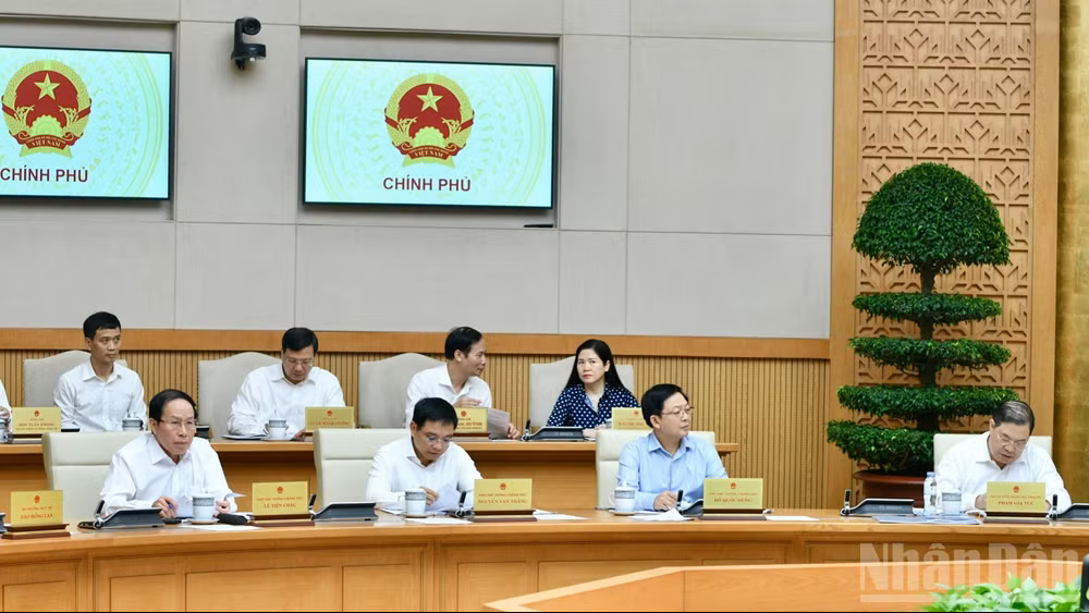 Các Phó Thủ tướng Chính phủ, các đại biểu tham dự phiên họp. (Ảnh: THANH GIANG) Các Phó Thủ tướng Chính phủ, các đại biểu tham dự phiên họp. (Ảnh: THANH GIANG)