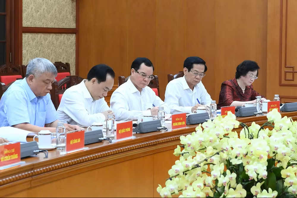 Các đồng chí lãnh đạo và các đại biểu tham dự cuộc làm việc. (Ảnh: ĐĂNG KHOA) Các đồng chí lãnh đạo và các đại biểu tham dự cuộc làm việc. (Ảnh: ĐĂNG KHOA)